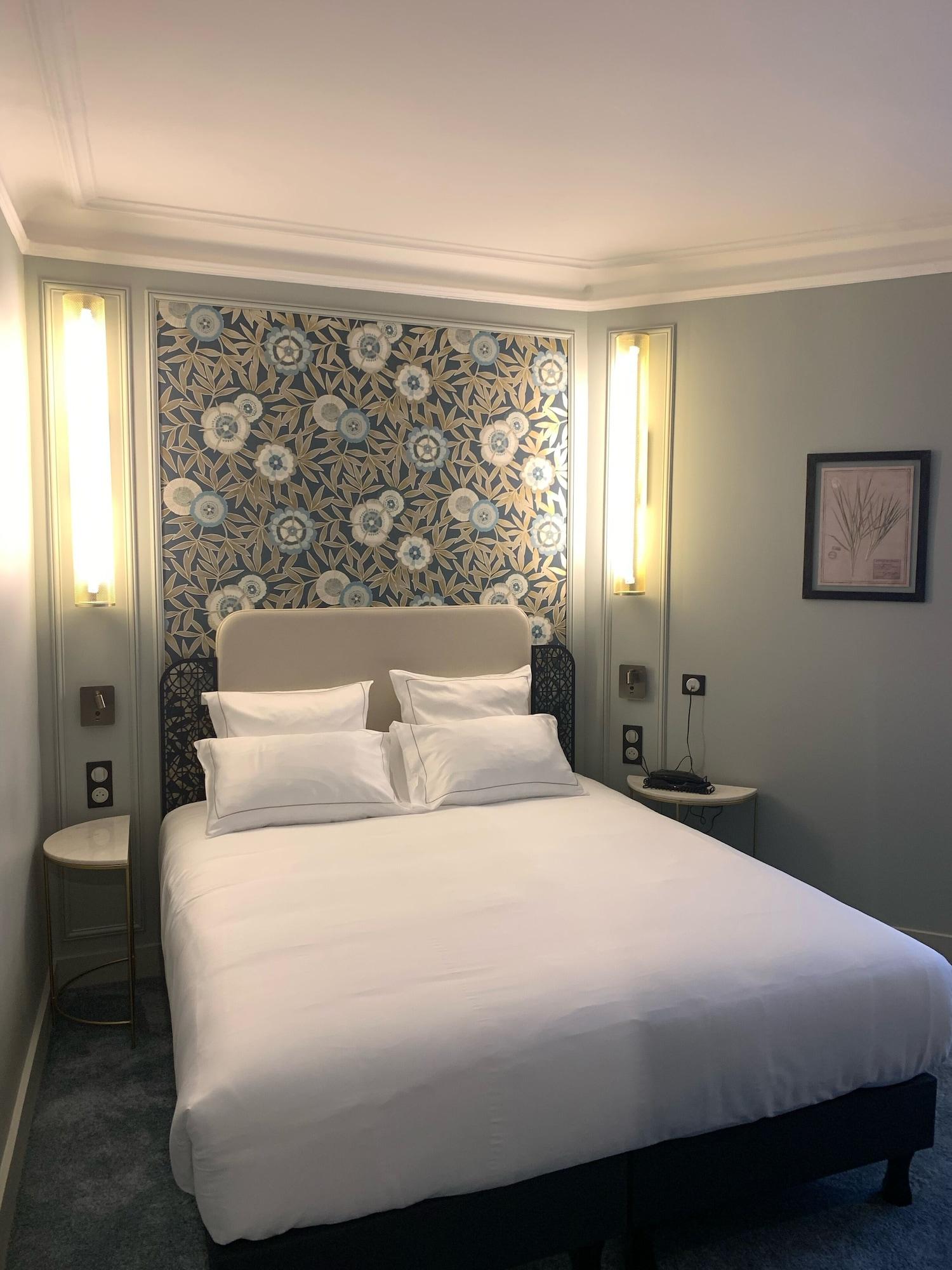 Elsa, Hotel París